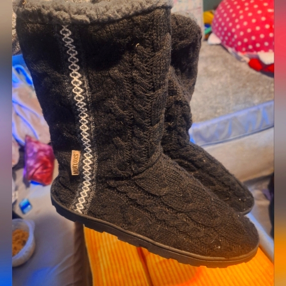 Muk Luks Black Winter Knit Boots with Cable Design - Picture 1 of 4